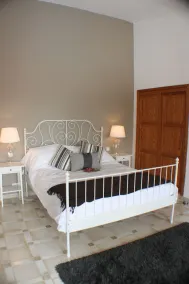 Abgeschiedene Luxus-Ferienvilla mit ländlicher Aussicht und privatem Swimmingpool - Image 3