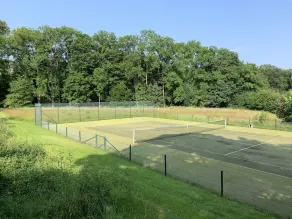 Apartment in baroque castle built in 1608 with large garden, lake and tennis court - Image 4