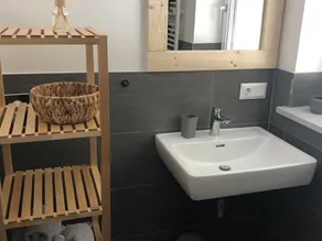 Apartment 7, Dusche, WC, 1 Schlafraum - Pinta Kombilo Apartments - Image 3
