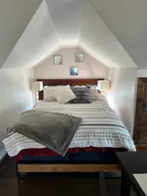 3rd floor loft apt w historic charm + modern finishes, 1500 block of Lee St East - Image 5