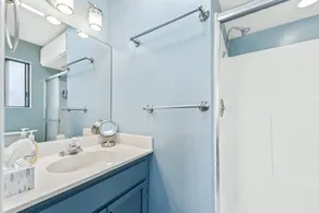Family Friendly Vacation Home in Quiet Neighborhood - Parking for 4 cars! - Image 5