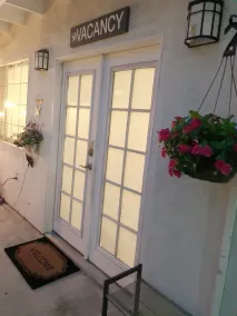 Luxurious Private Guesthouse in Sherman Oaks - Image 5