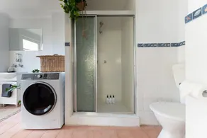 Spacious and Stylish Studio in Narrabeen - Image 3