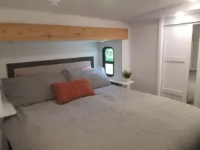 Spacious, private 5th wheel camper - Image 4