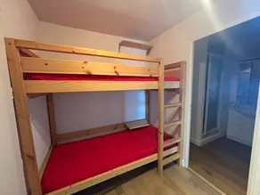 2-Bedroom Cabin Apartment with Parking, Lake View - Image 4