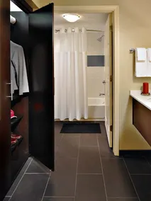 Studio w/ Kitchen | Free Breakfast Buffet - Image 4