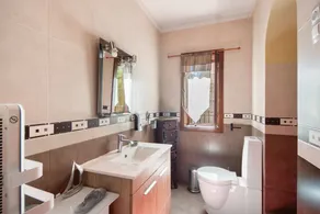Holiday Home 'Porto Douro' with Private and Indoor Pools, Heated Water, Terrace and Wi-Fi - Image 3