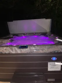 Couples Retreat with hot tub and steam room - Image 2