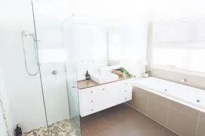 PERFEKTE Lage in Casuarina. Schönes Haus mit Pool in der Nähe von Strand und Geschäften - Image 5