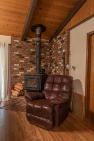 Garner House: Secluded woodland home; spacious & comfortable, in natural setting - Image 2