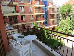 Large luxury apartment in a highly sought after 4 star complex within 5 minutes - Image 4