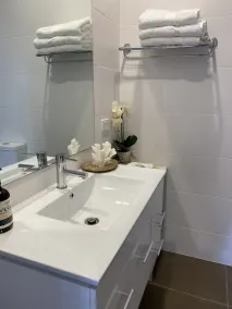 Mt Martha Villas  Stunning Beachfront Accommodation - Image 2