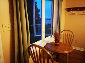 Adorable waterfront 1-bedroom place with BBQ grill - Image 5