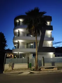 SAILING SUITE APARTMENT WITH BEACHFRONT GARDEN - Image 5