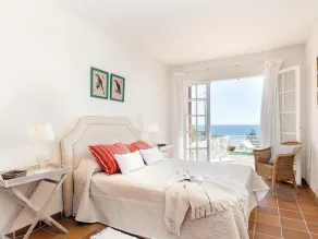 Lets Holidays Sailor House with Sea Views - Image 5