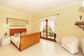 Oliveres - Six Bedroom Villa, Sleeps 12 - Image 4