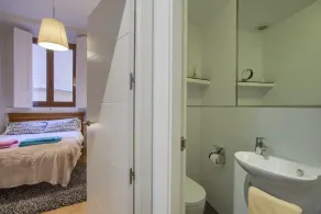 Spacious and Bright Apartment in Center of Madrid - Image 2
