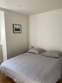 Renovated apartment in a quiet Anglo-Norman house - Image 4