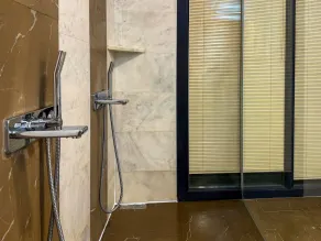 Private pool and garage - Image 5