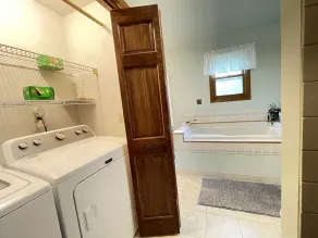 Private Lakefront Retreat with Hot Tub, Pet Friendly,  Sleeps 10 - Image 4