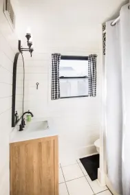 Family and pet friendly stylish home in excellent Heights location. - Image 5