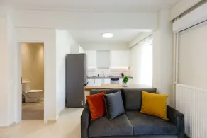 Modern 2-Bedroom Apartment in Downtown Glyfada - Image 2