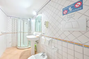 Lejlighed i villa med swimmingpool, parkering og gymnastik op til 12 senge - Image 2