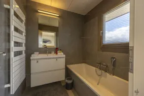 UBAC Apartment with Pool, Lake and Mountain Views - Image 2