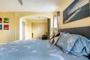 Spacious,best location,walk to beach, shops & dine - Image 5