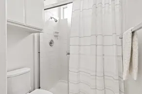 GOODE.HOMES | Luxury 3-bedroom home w/ lush garden - Image 3