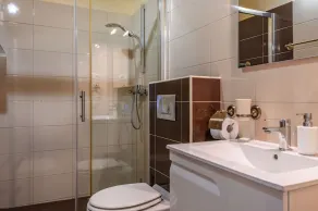Villa spaziosa e privata con piscina, silenziosa e adatta ai bambini - Image 5