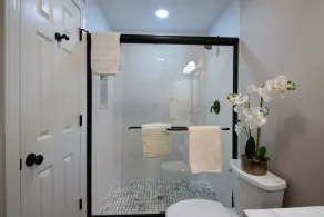 Newly renovated pet friendly five bedroom property! Walk to village! - Image 3