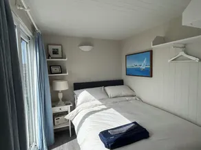 8 BOWLING GREEN CHALETS, romantic, with a garden in Lyme Regis - Image 4