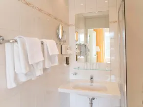 Doppelzimmer Kategorie A - Hotel Landsitz Pichlschloss - Image 2