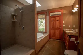 Wunderschöne Oceanfront Rancher mit herrlichem Blick, Sauna, Whirlpool und Billardtisch! - Image 3