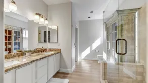 Quiet Convenient Location Near Hiking Shopping - Image 3