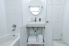 Blue Parrot 1 bedroom Apt ★5 min drive to the Ocean★Galleria Mall - Image 2