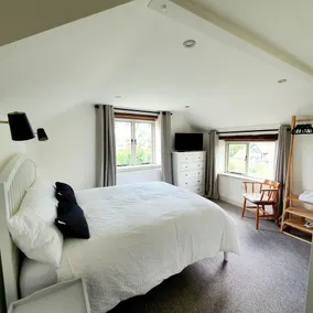 Peaceful cottage nr Ludlow & Leominster, newly renovated, large garden & orchard - Image 4