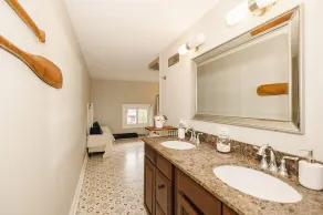 Private Top Floor 4BR Suite at Marion Hall Mansion - Image 5