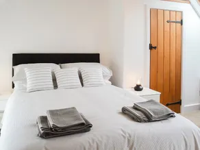 2 bedroom accommodation in Kentisbeare, Cullompton - Image 3