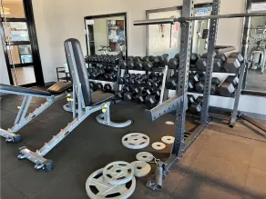 Modern Luxurious 2 BR Condo + Pool + Hot Tub + Games Room + Gym - Image 4
