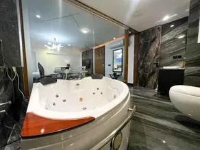 Hotel Crown Inn - Image 4