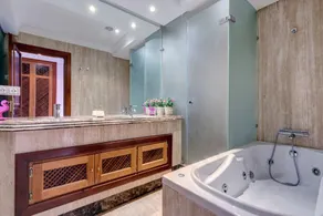 Exklusives, haustierfreundliches Penthouse am Strand mit Pool, Terrasse und WLAN - Image 5