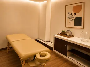 Beautifully furnished in a chic minimalist style 1 BR high speed WIFI - Image 3