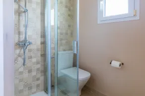 Villa with pool and sea view - Image 4