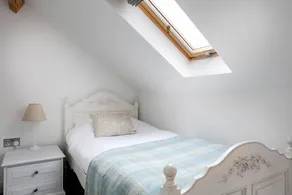 The Stables beautiful new 4 bedroomed barn conversion with use of 3 acre lake. - Image 5
