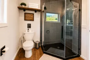 Berg Haus 1 Bedroom Home by NW Comfy Cabins by RedAwning - Image 4