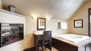 Northwood Chalet , exceptional view, 1mi to Village, Hot tub , A/C , fire pit - Image 4