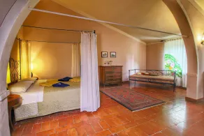 Expensive Villa With Tennis Court in Sinalunga - Image 4