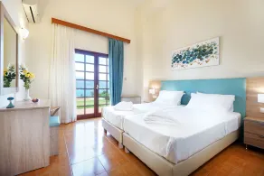 Hanging Over the Sea - Enormous Garden With Full Privacy & Spectacular Views! - Image 5